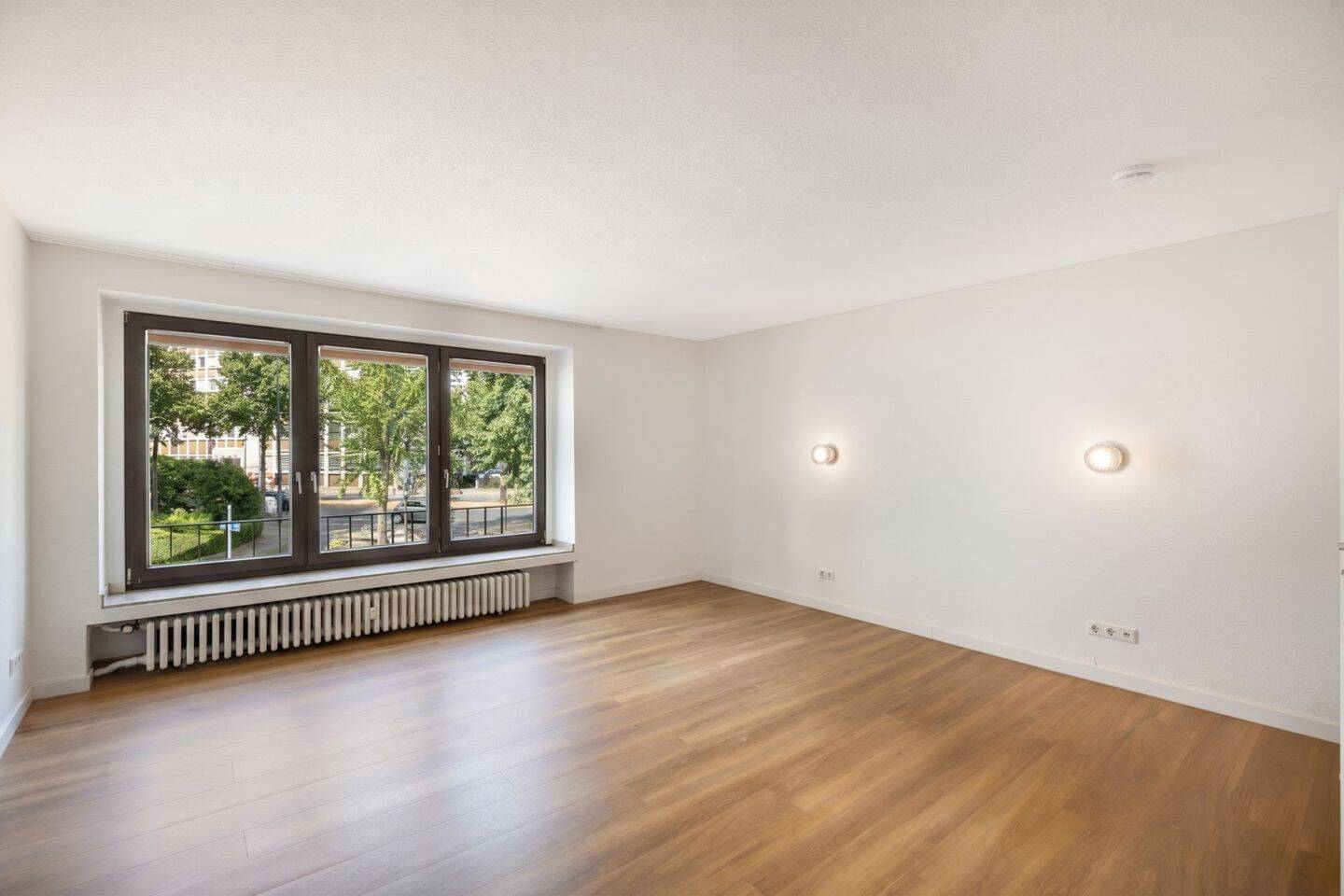 Lichtdurchflutete 3-Zimmer-Wohnung in begehrter Lage von Düsseldorf-Pempelfort – Düsseldorf – Vorschaubild 2