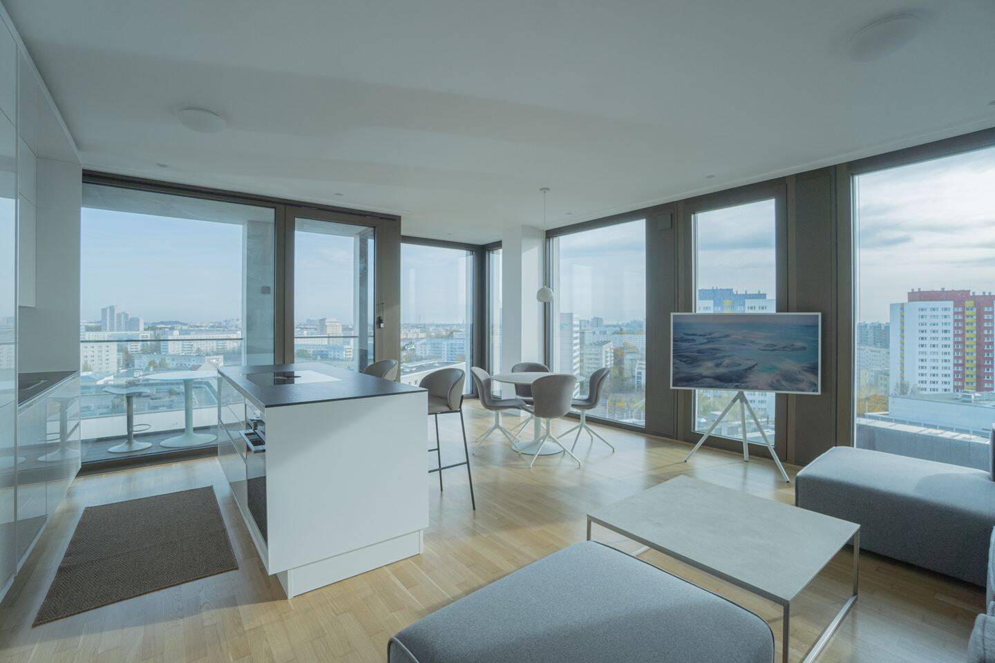 Exklusiv möblierte 3-Zimmer-Designwohnung im Grandaire mit Balkon und Weitblick – Berlin – Vorschaubild 2