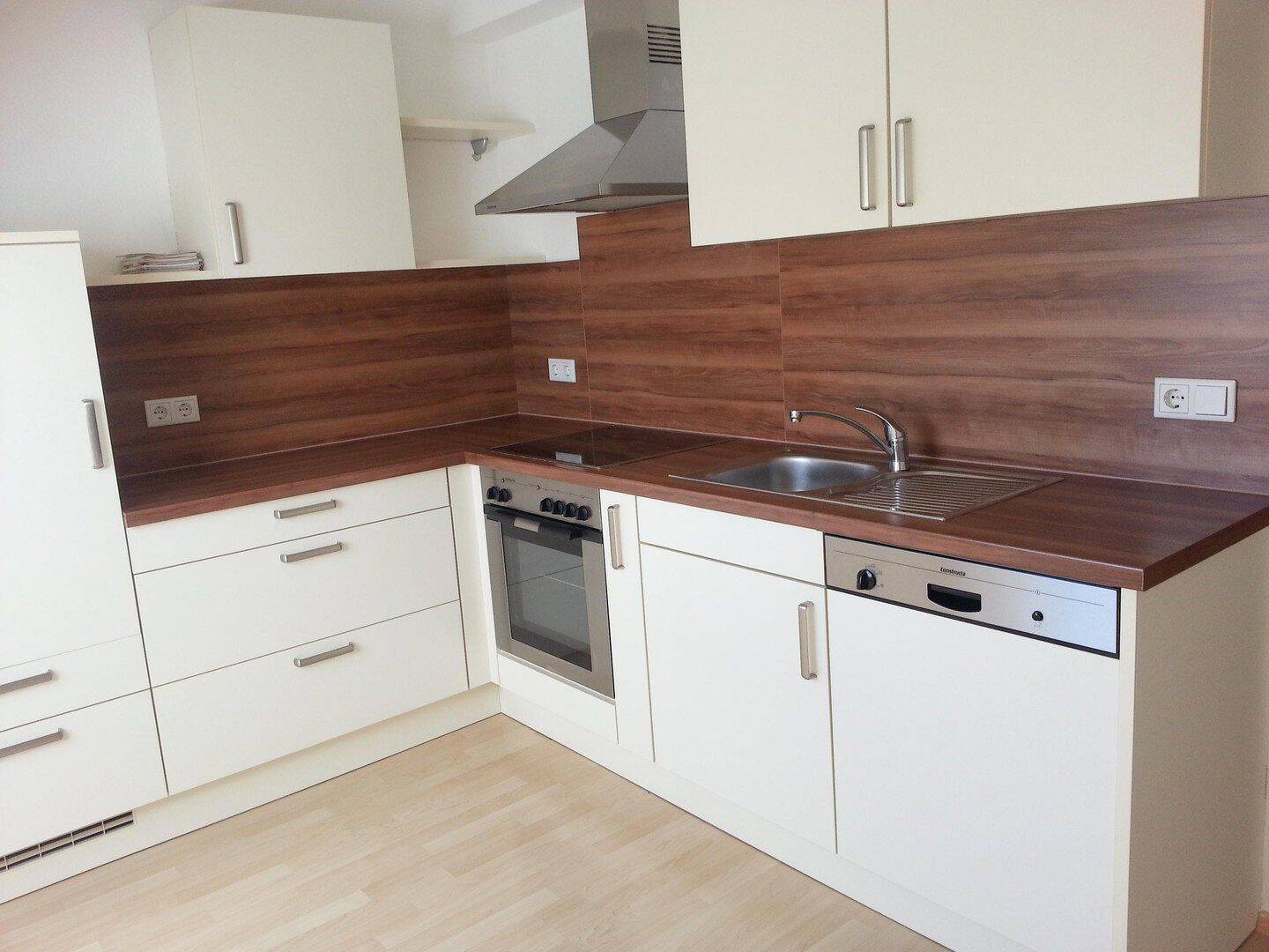 Helle/Ruhige/Sonnige 3-Zimmer-Dach-Wohnung mit schöner Einbauküche in Leinach