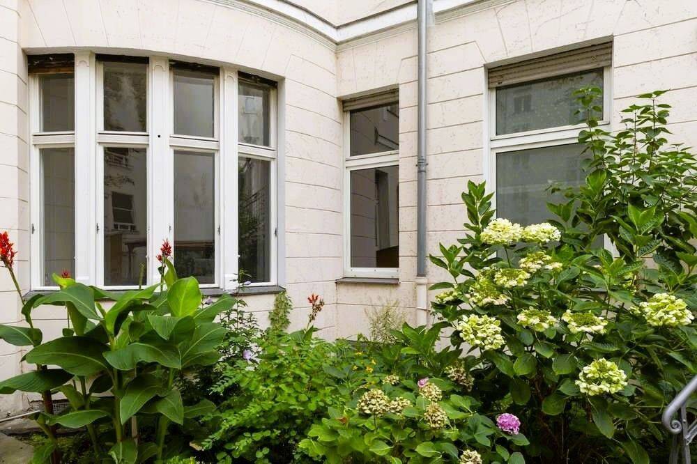 Prachtvoller Altbau mit 193 m² in Charlottenburger Top-Lage - mit separatem Bürozugang!