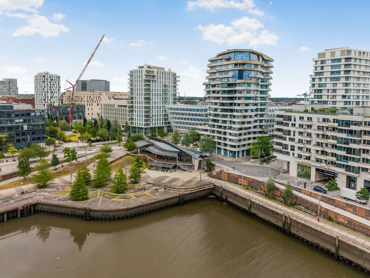 Leben zwischen Elbe und Skyline: Luxuriöses Strandhaus-Apartment mit Panoramablick – 20457 Hamburg – Bild 1 von 9