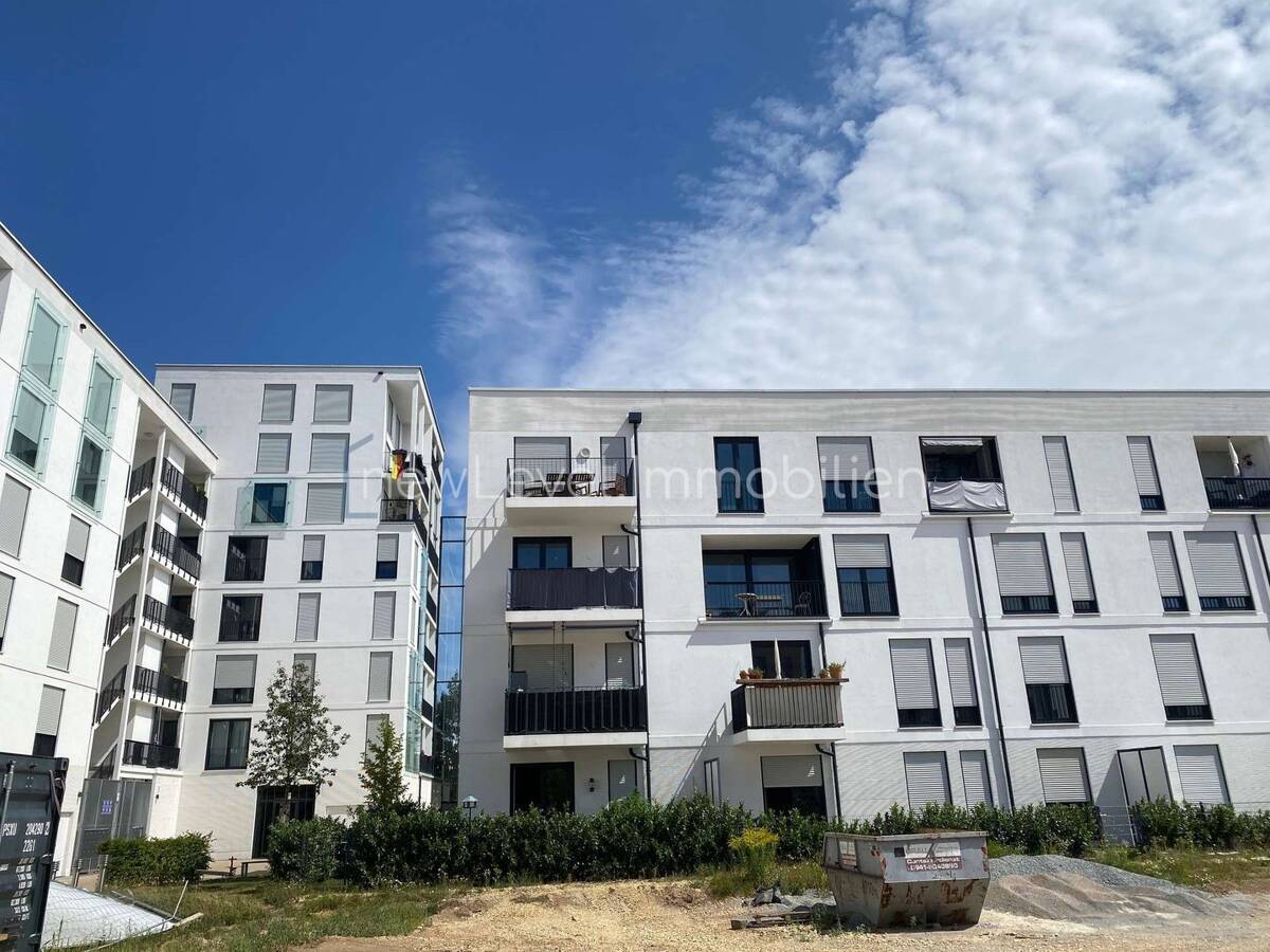 Ein Schmuckstück: tolle, große, neuwertige 4 Zi.-ETW mit Balkon, EBK und TG im Kunstpark Regensburg – 93053 Regensburg – Bild 1 von 9