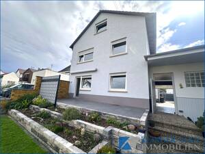 Einziehen ohne Renovierungsstress! Einfamilienhaus ohne Gartenarbeit