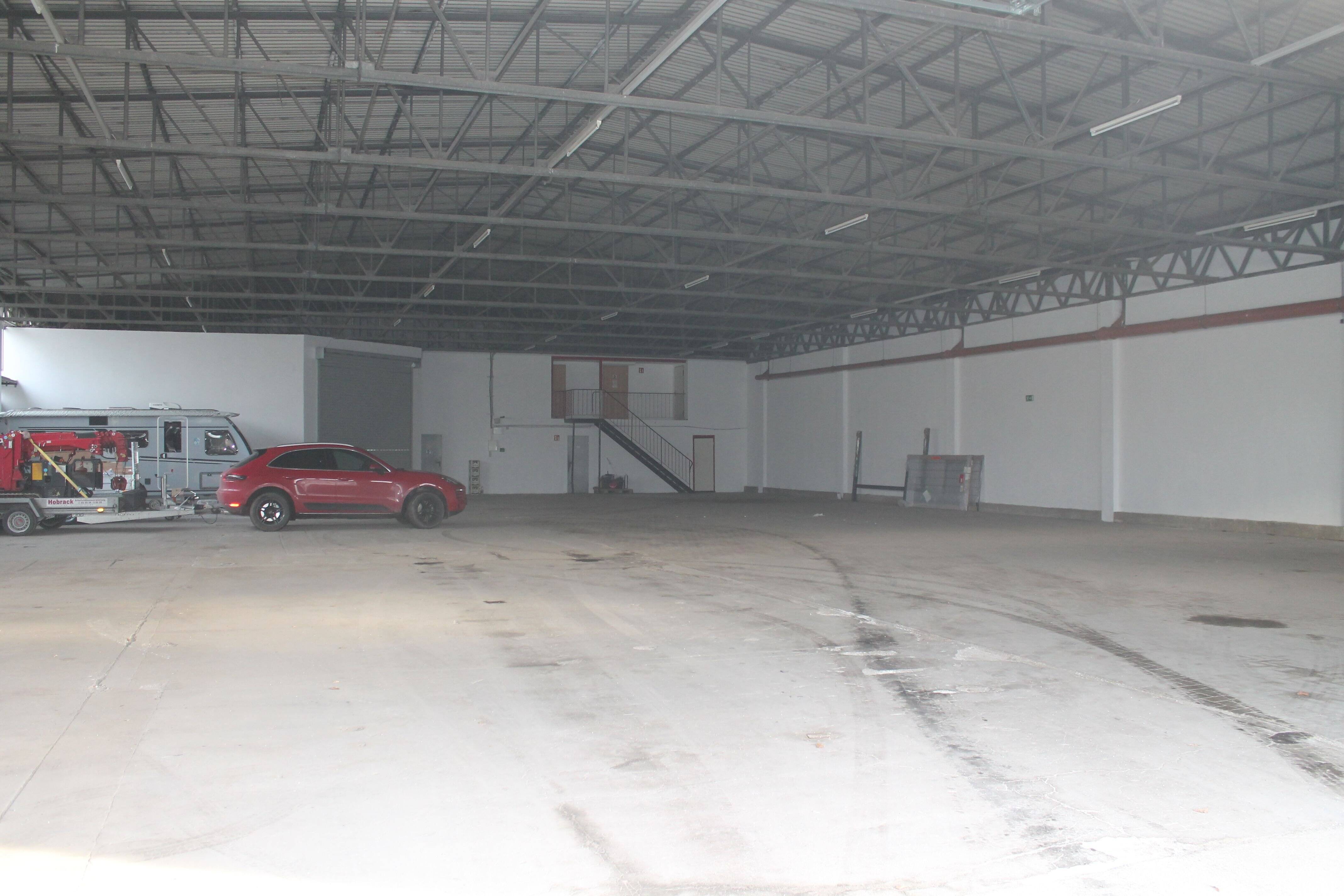 Große Halle mit 1000qm bei Bautzen Spedition Umschlagplatz Post Lagerhalle