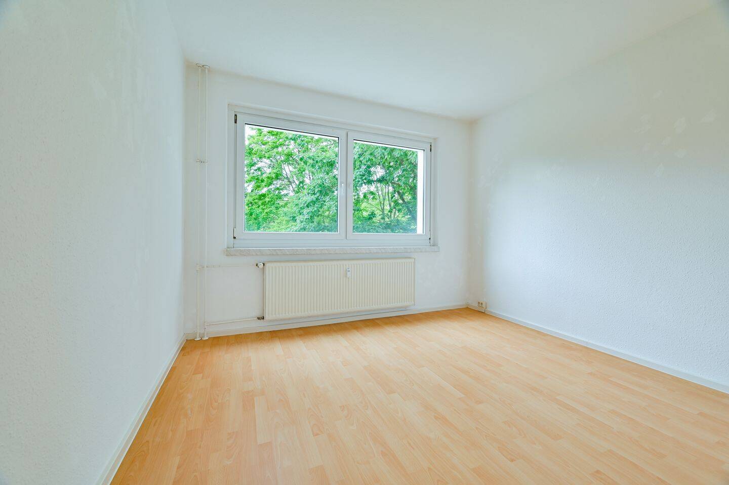 gepflegte 2 Raum Wohnung mit Einbauküche, Aufzug, Balkon und ruhiger Lage in Chemnitz + Stellplätze – Chemnitz – Vorschaubild 9