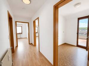 Ruhig wohnen, stadtnah leben - 2-Zimmer-Wohnung mit Dachloggia und Tiefgaragenstellplatz – 97080 Würzburg – Vorschaubild 5