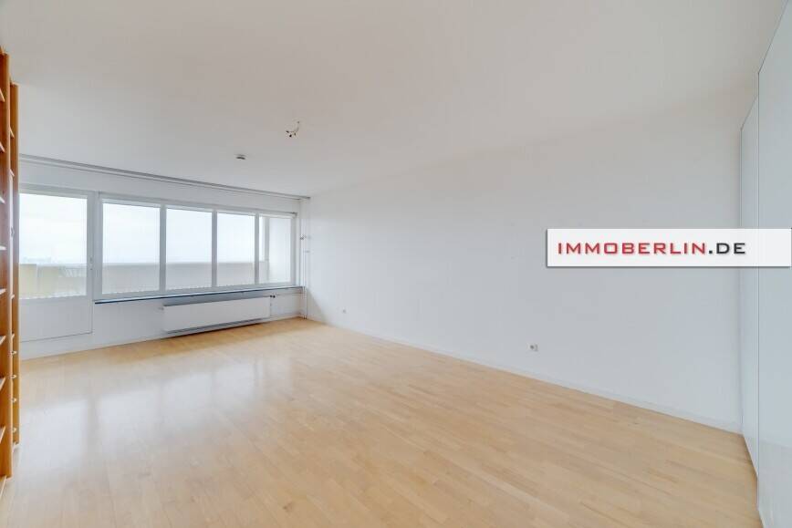 IMMOBERLIN.DE - Exklusive 3-Zimmer-Wohnung mit Loggia im Corbusierhaus nahe Olympiastadion – Berlin – Vorschaubild 6
