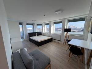 Stilvoll möblierte Etagenwohnung mit Balkon und modernem Ambiente zum Wohlfühlen – 40210 Düsseldorf – Vorschaubild 1