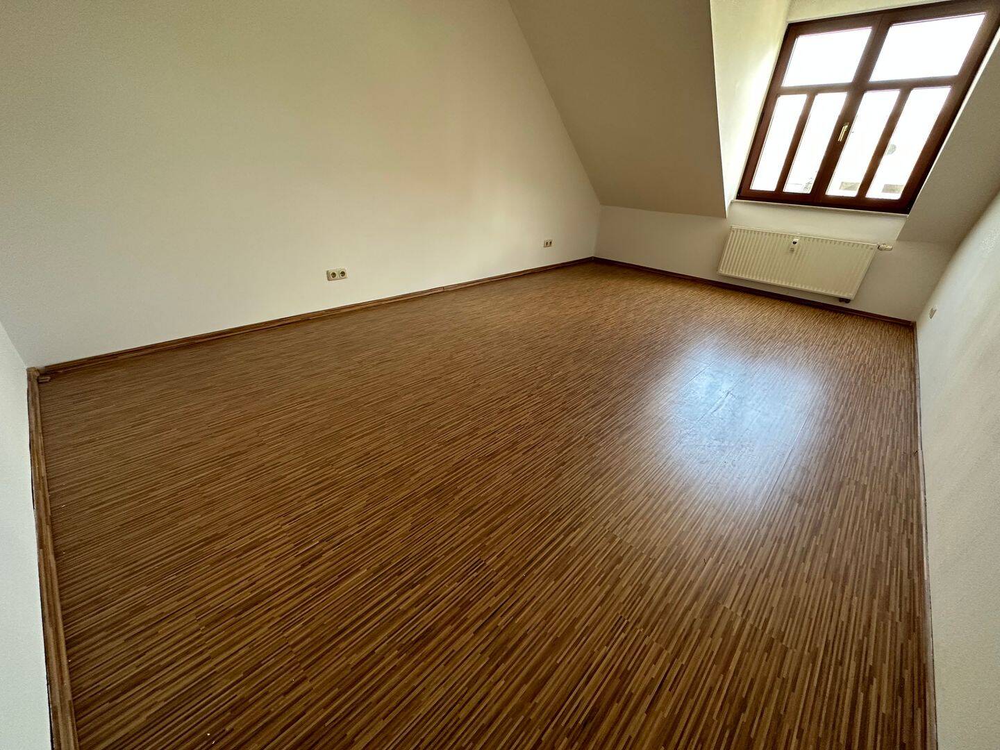 Frei ab 1.7.26 + sonniger Balkon an der Küche + im DG ! – Chemnitz – Vorschaubild 8