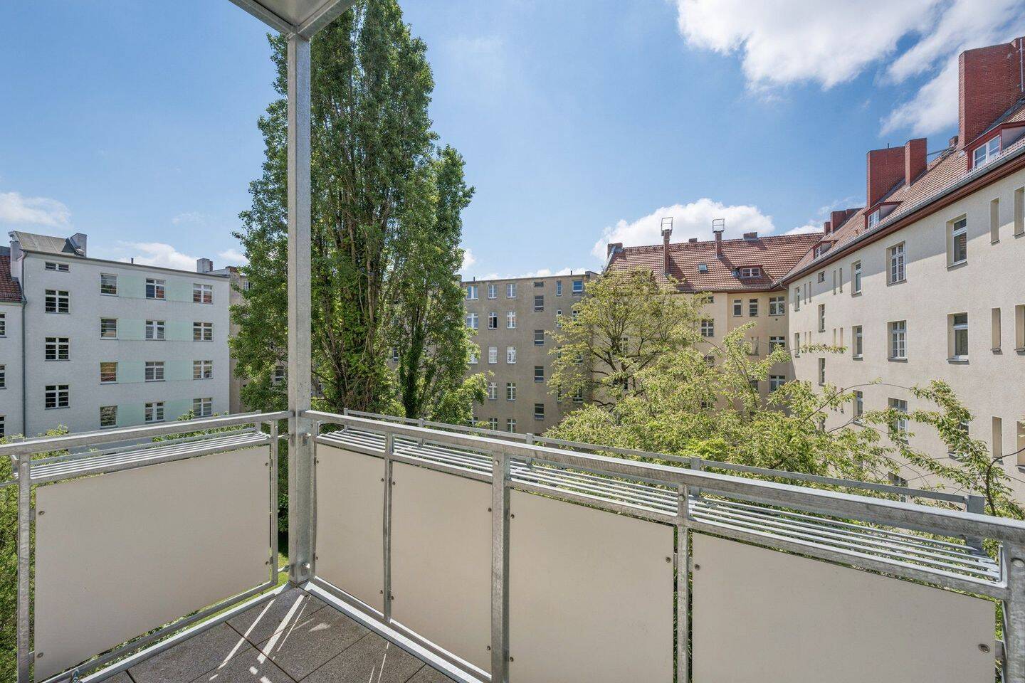 Stilvolle Altbauwohnung in Toplage City West – Berlin – Vorschaubild 3