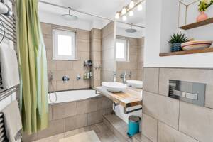 Dachgeschosswohnung mit 80qm großer Dachterrasse und hochwertigem Standard nach Sanierung – 12109 Berlin – Vorschaubild 8