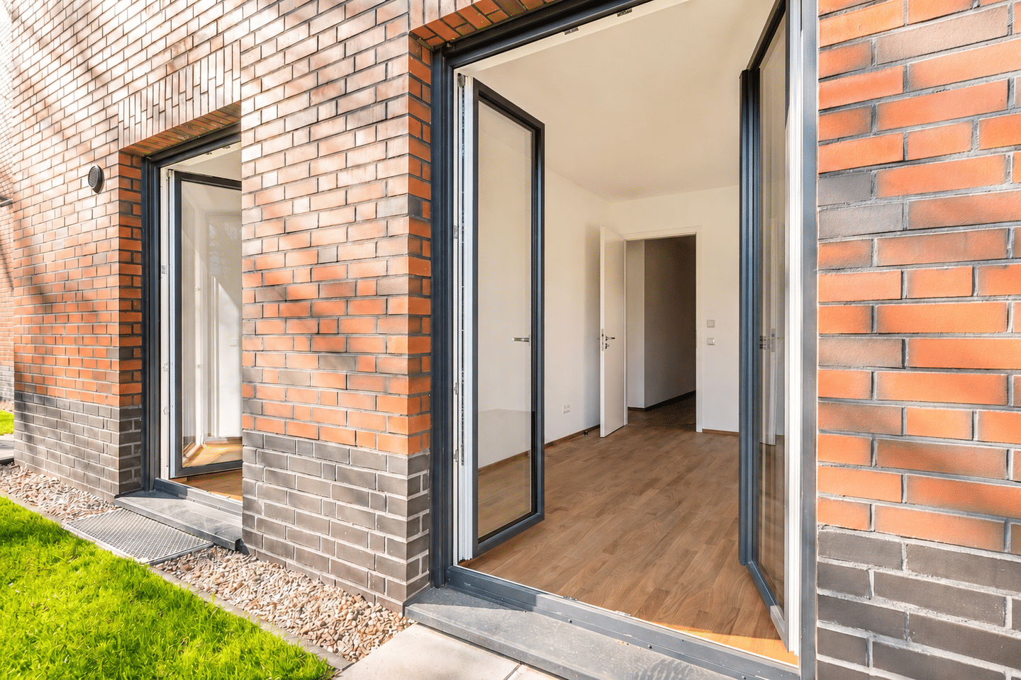 Haus im Haus - Neubau - Erstbezug: 4-Zimmer-Erdgeschosswohnung mit eigenem über 300 m² großem Süd-West-Garten – Hamburg – Vorschaubild 8