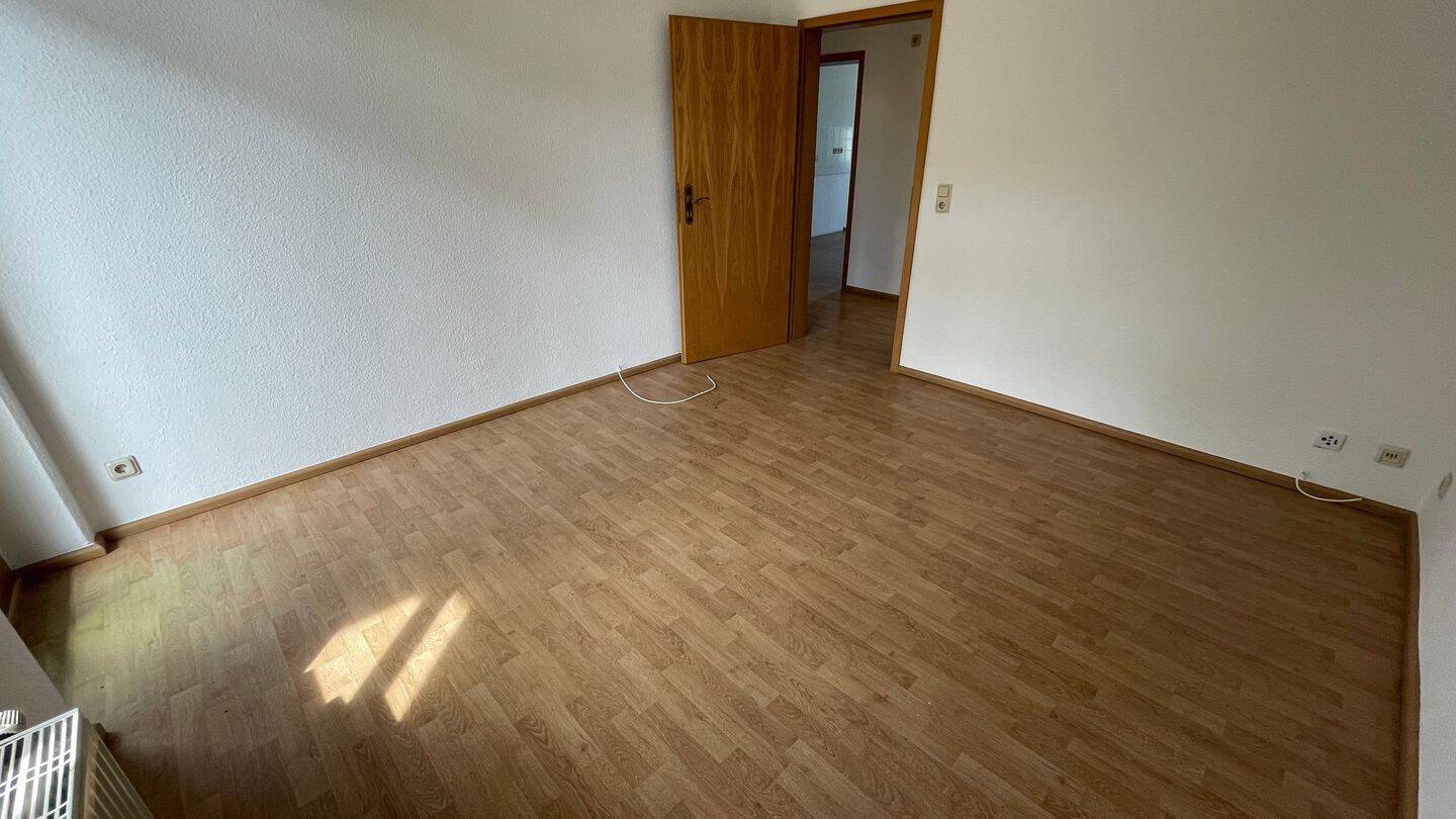 3. OG - Großes Tageslichtbad - Balkon - helle Zimmer ! – Chemnitz – Vorschaubild 5