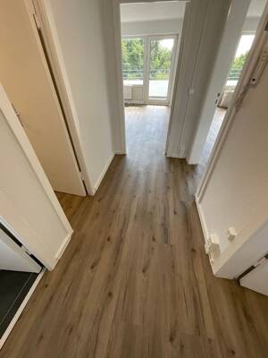 Frisch renovierte 2 Zimmer-Wohnung mit Balkon und modernisiertem Wannenbad – 23558 Lübeck – Vorschaubild 2