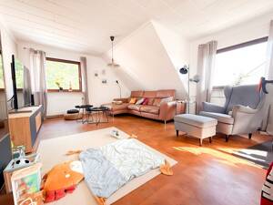 Maisonette-Wohnung mit Südbalkon, 109 m², Homeoffice-Bereich & Carport in Erlangen-Büchenbach