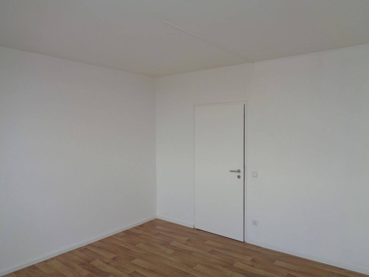 Genießen Sie das Wohnen mit Fernblick! Renovierte 3 Zimmer im 16. OG mit 2 Balkone + Aufzug – Braunschweig – Vorschaubild 9
