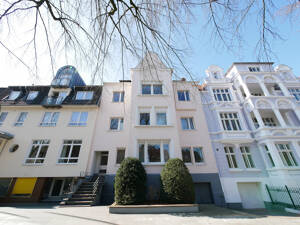 Großzügiges Wohnen in der begehrten Südstadt - Altbauflair trifft modernen Wohnkomfort