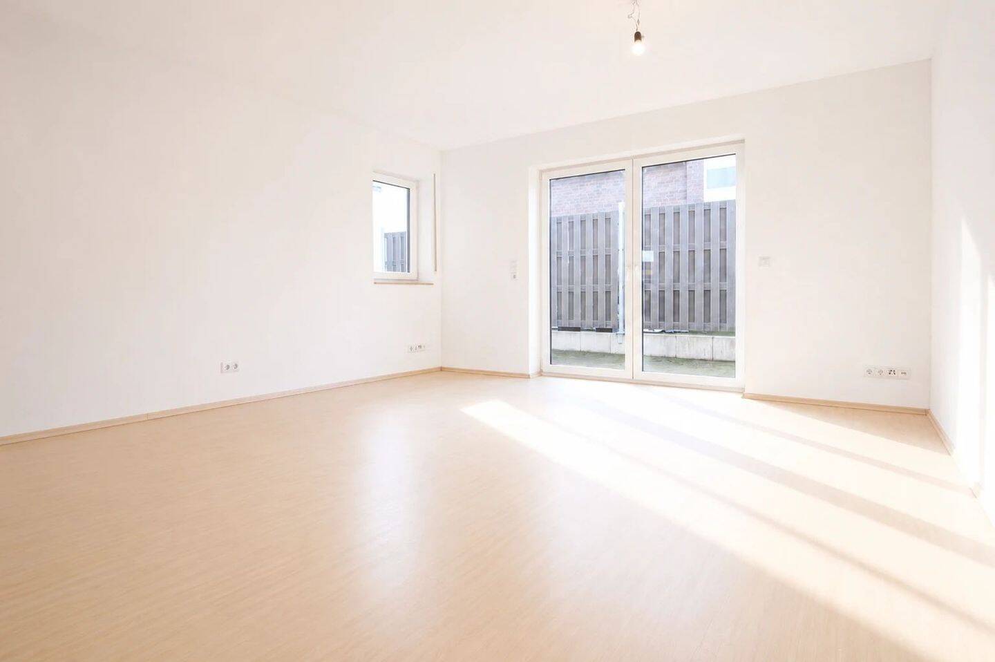 Attraktive Erdgeschoß-Wohnung in kleinem Zweiparteienhaus | Tageslichtbad | Terrasse |PKW-Stellplatz – Köln – Vorschaubild 7