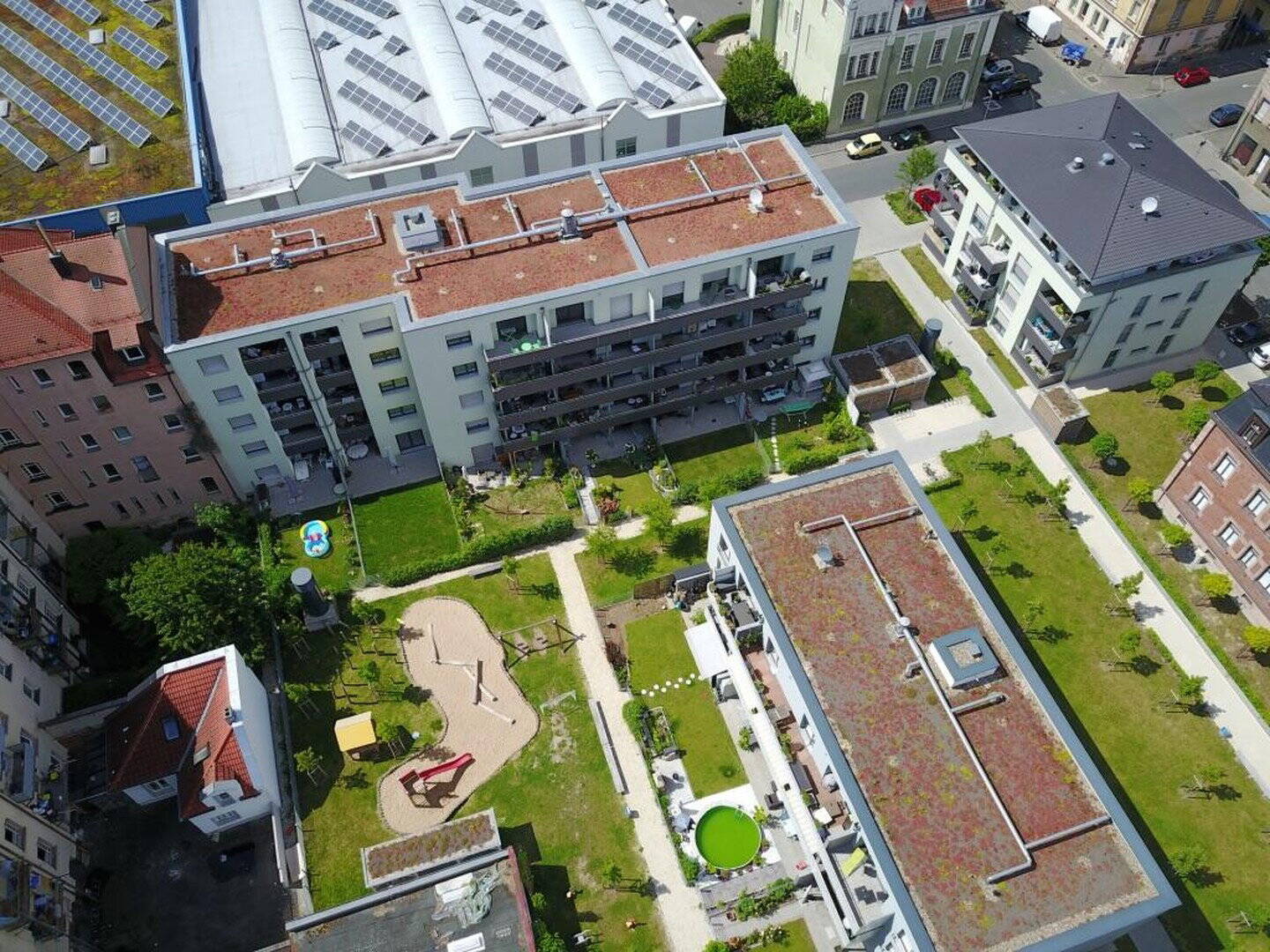 Neuwertige, sonnendurchflutete 3-Zimmer-Wohnung mit Balkon & EBK