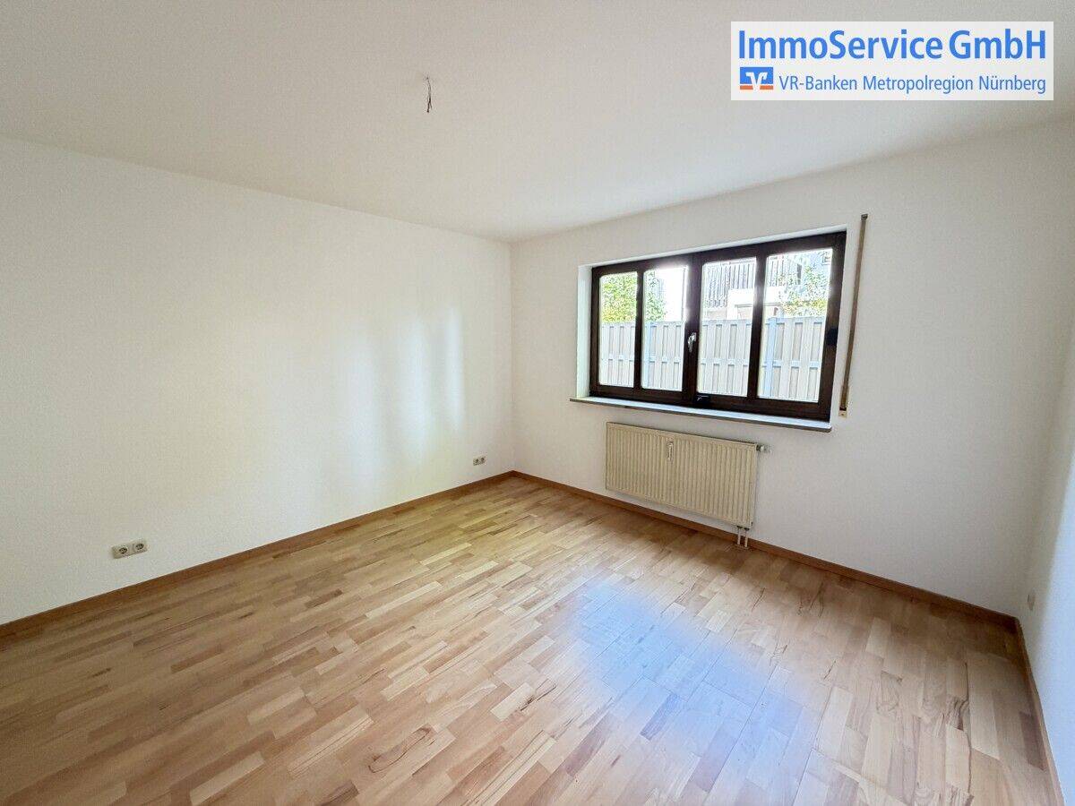 Ruhig gelegene 3-Zimmer-Eigentumswohnung mit Terrasse und Duplex-Stellplatz. – Nürnberg – Vorschaubild 3