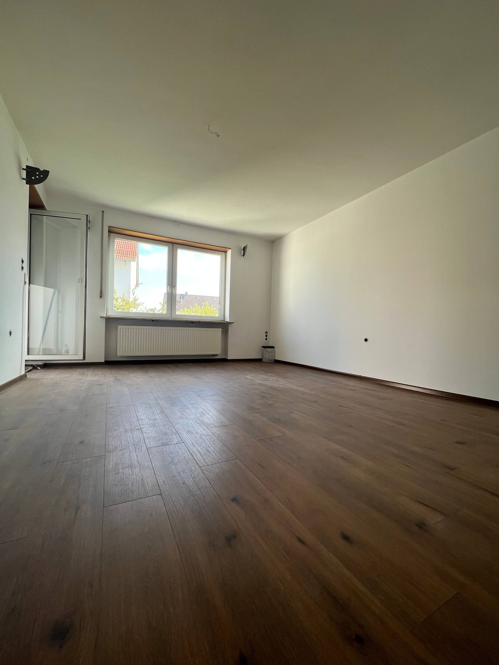 Kapitalanleger aufgepaßt ! Saniertes MFH mit zwei Doppel Garagen und Gewerbeeinheit – Poppenricht – Vorschaubild 6