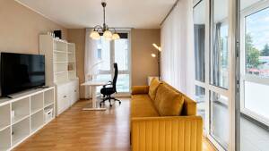 Familienfreundliche 4,5 Zi.-Wohnung mit Balkon, Wintergarten, Grünblick. Nähe Rhein & ISD