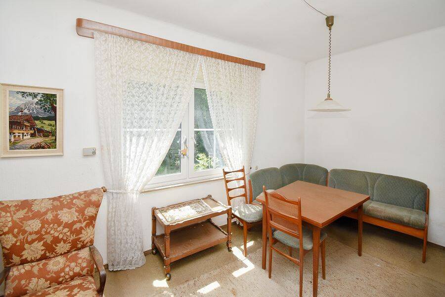 Stark sanierungsbedürftiges Einfamilienhaus auf wunderschönem Grundstück! – Bielefeld – Vorschaubild 2