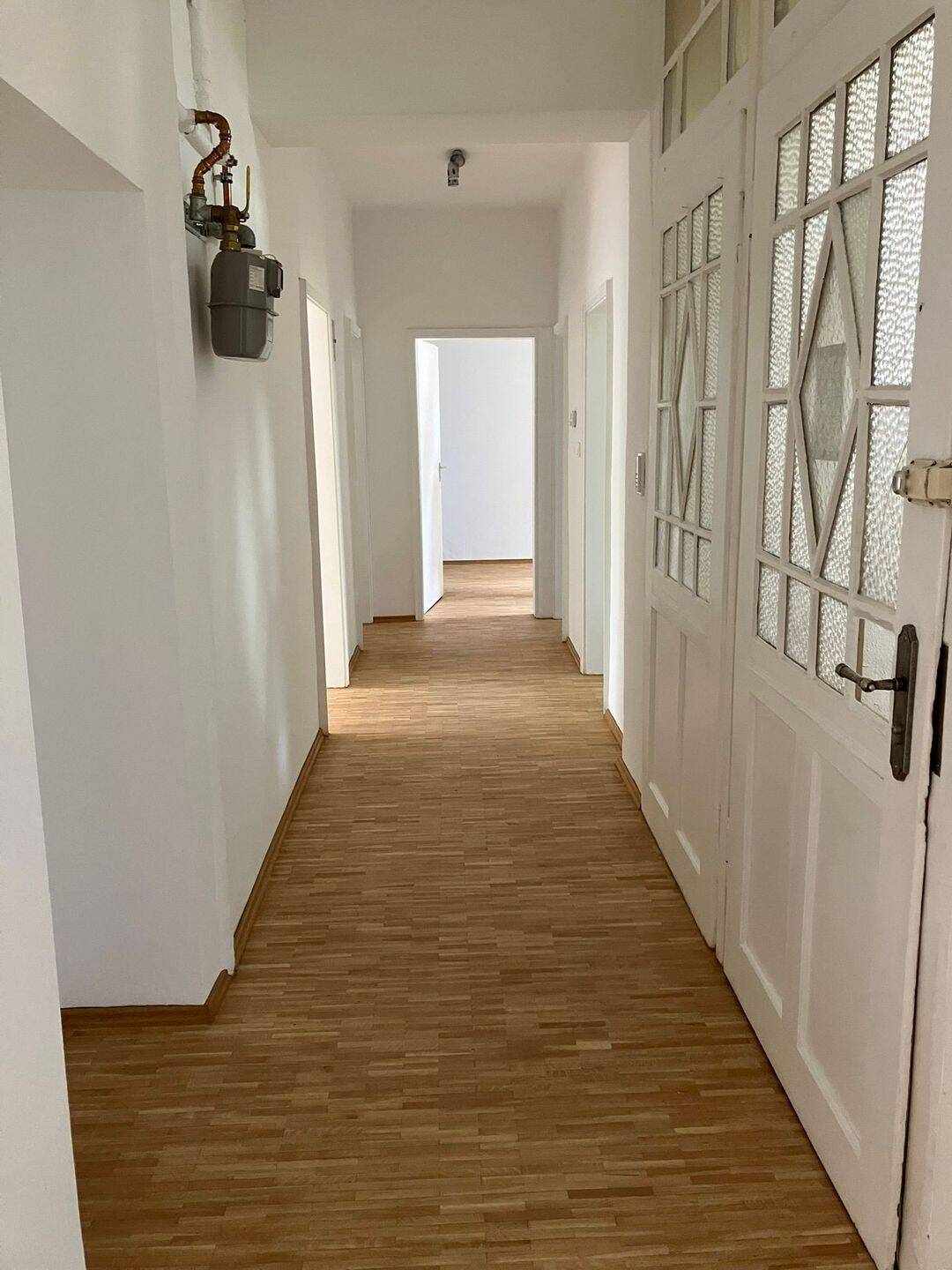 elle und großzügige 4-Zi-Wohnung Nähe Südpunkt mit 4 Balkonen und Parkettboden ab sofort zu vermieten – Nürnberg – Vorschaubild 3