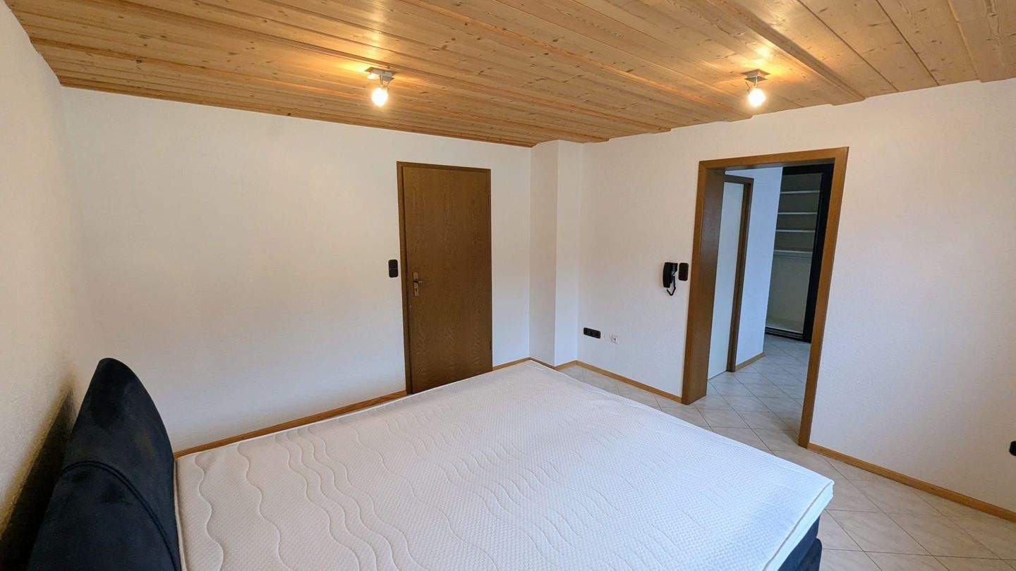 Hier können Sie sofort Einziehen, Großzügiges 8-Zimmer-Haus mit Garten in Rothenkirchen, Pressig – Pressig – Vorschaubild 6