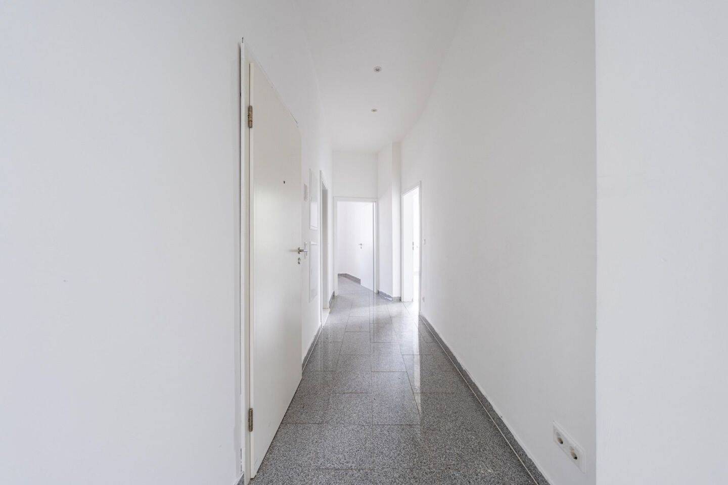 Value-Add Investment: Aufgeteiltes Wohn- & Geschäftshaus in zentraler Lage – Dortmund – Vorschaubild 2