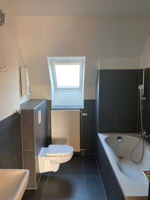 Helle 4 Zi. Dachgeschosswohnung mit Balkon – 45359 Essen – Vorschaubild 4