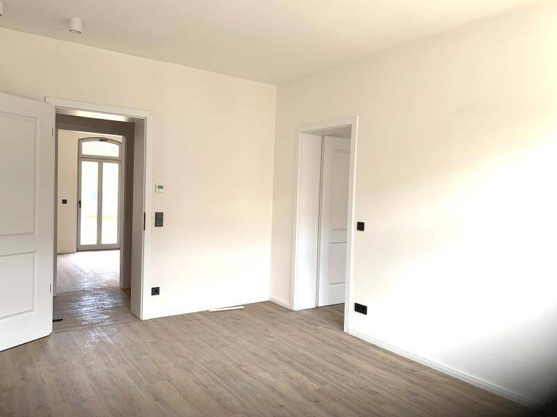 N-Steinbühl: Erstbezug! Attraktive 3-Zi-Whg., 3.OG (m.A.), Einbauküche, Kühlung, Balkon, Stpl. – Nürnberg – Vorschaubild 5