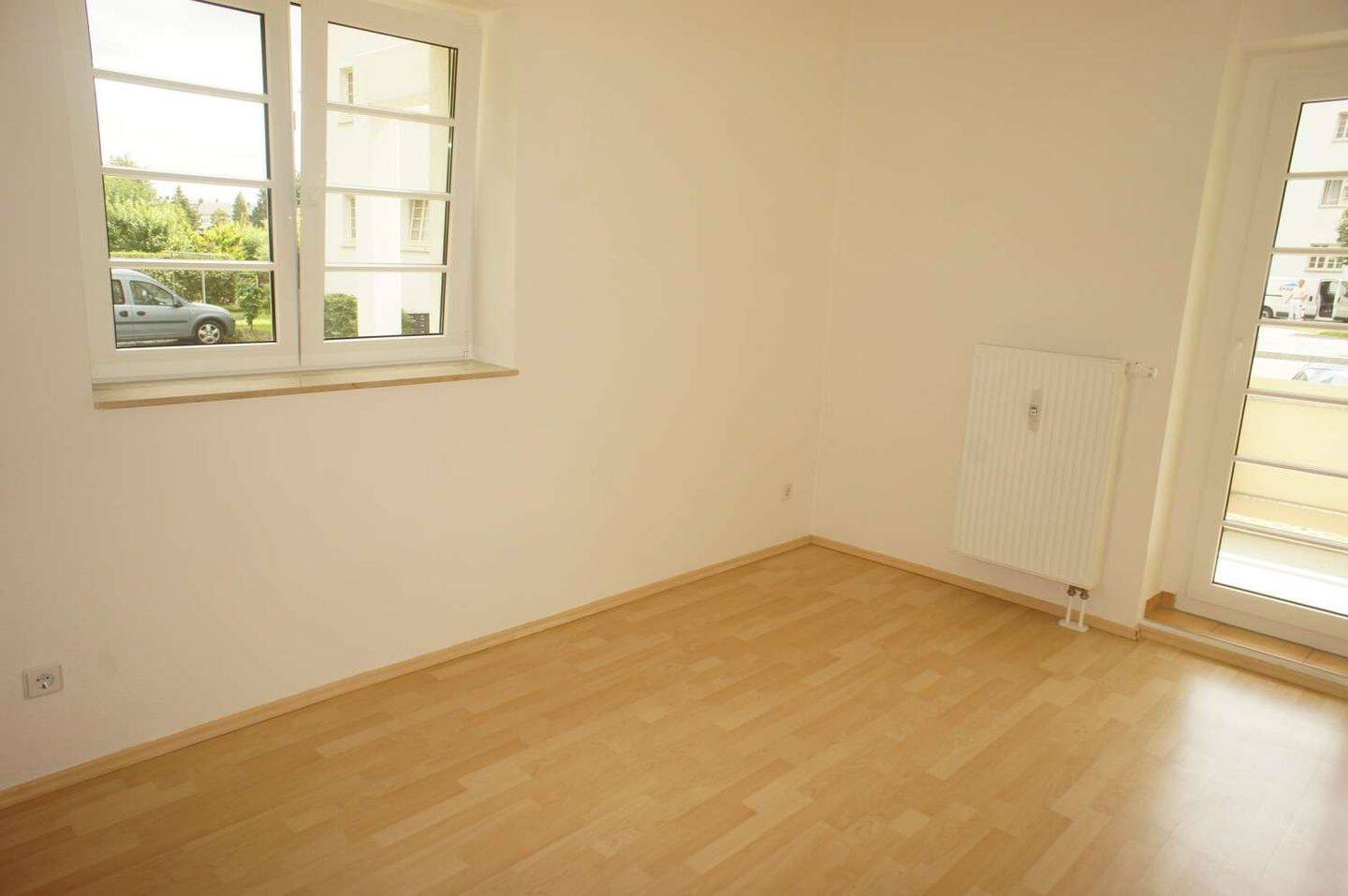 **TOP Whg. mit Balkon / frei ab 1.10. / Bad mit Dusche / am Heimgarten** – Chemnitz – Vorschaubild 4