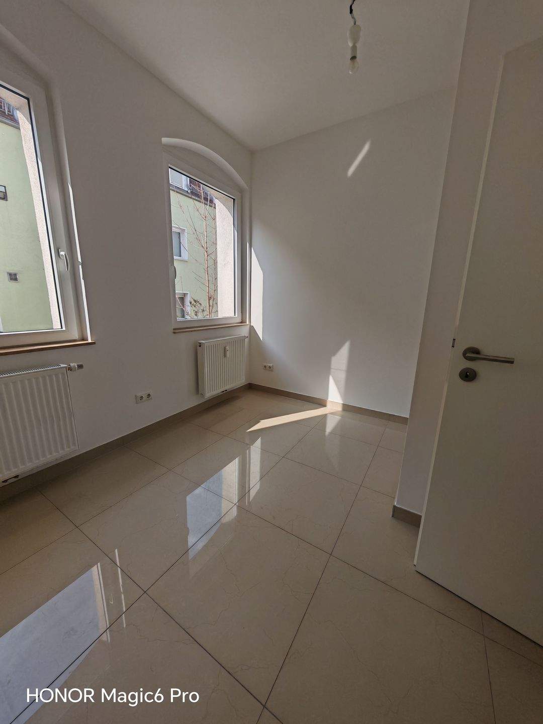 Helle und hochwertig renovierte 2-Zimmer Wohnung inkl. Einbauküche – Nürnberg – Vorschaubild 2