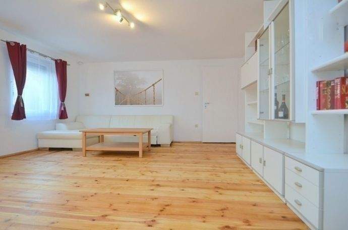 Provisionsfrei! Freiwerdende & freundliche 2-Zimmer-Wohnung im 1.Stock in charmantem Mehrfamilienhaus am Wöhrder See