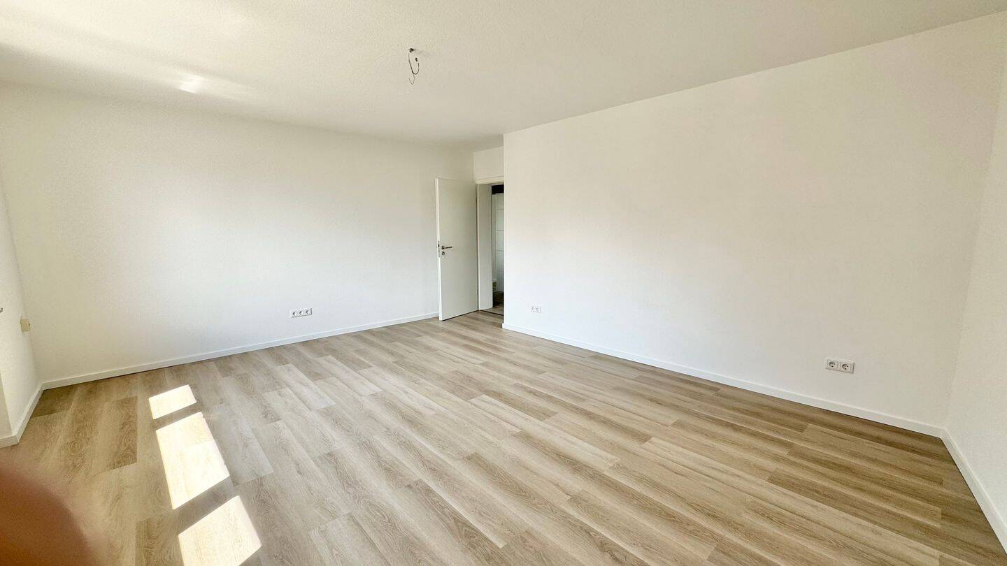 Nähe Wöhrder Wiese ! Renovierte, helle 3-ZW 83 m², Laminat, Balkon zu Pegnitz, 5. OG mit Aufzug – Nürnberg – Vorschaubild 3