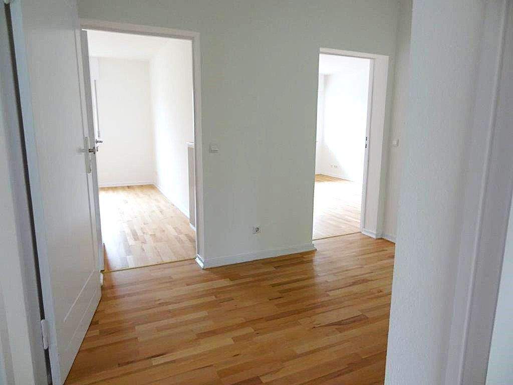 ***ATTRAKTIVES 3-FH 755 m²GRDST.IN TOPLAGE NÄHE BUCHHÜGELALLE INKL.DER BAUGENEHMIGUNG FÜR 3 WEITERE WE ODER NEUBAU EINES 1-FAM.HAUSES / BUNGALOWS*** – Offenbach am Main – Vorschaubild 5