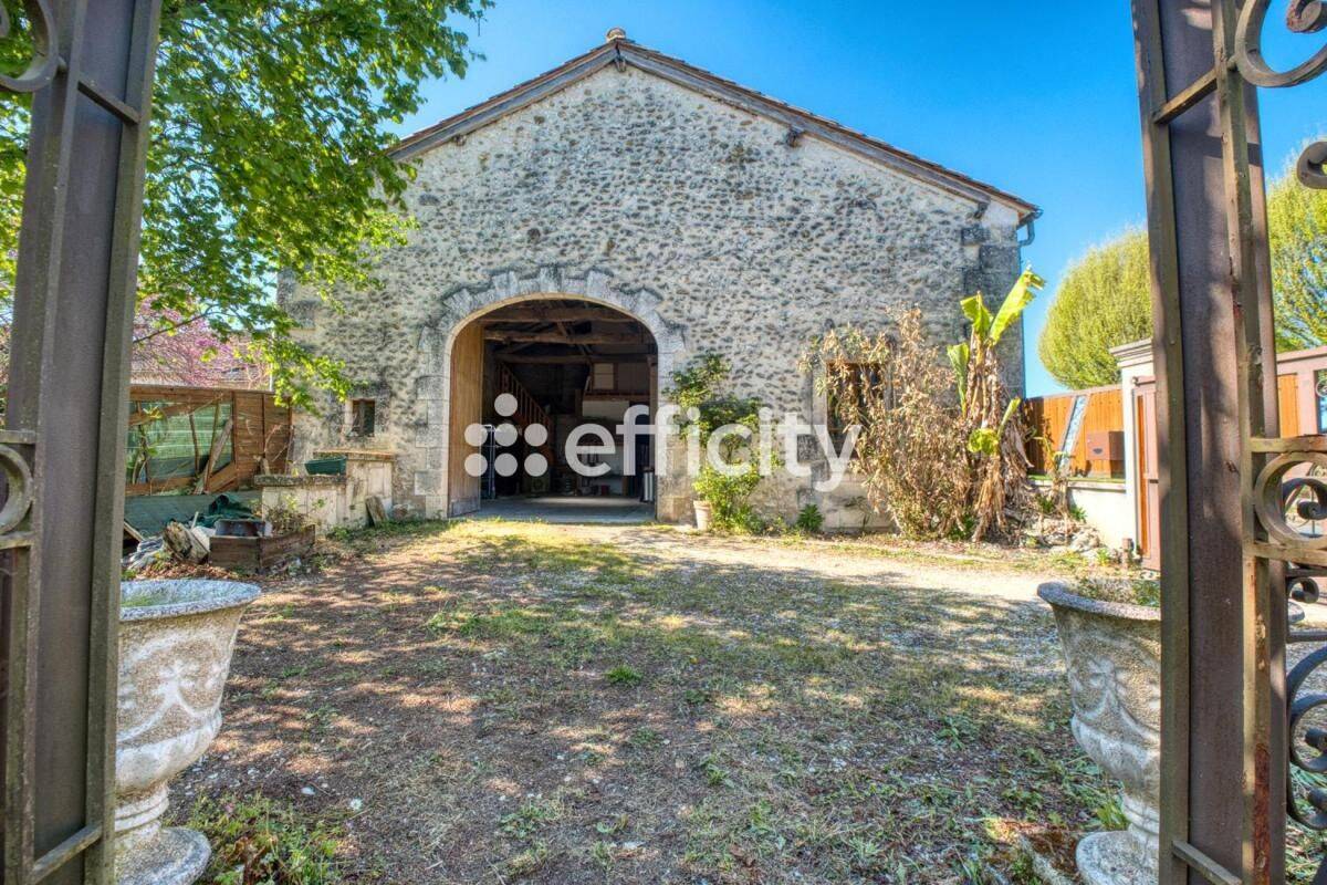 Maison 5 pièces 159 m² · à Segonzac · 159 m² · 149 500 €
