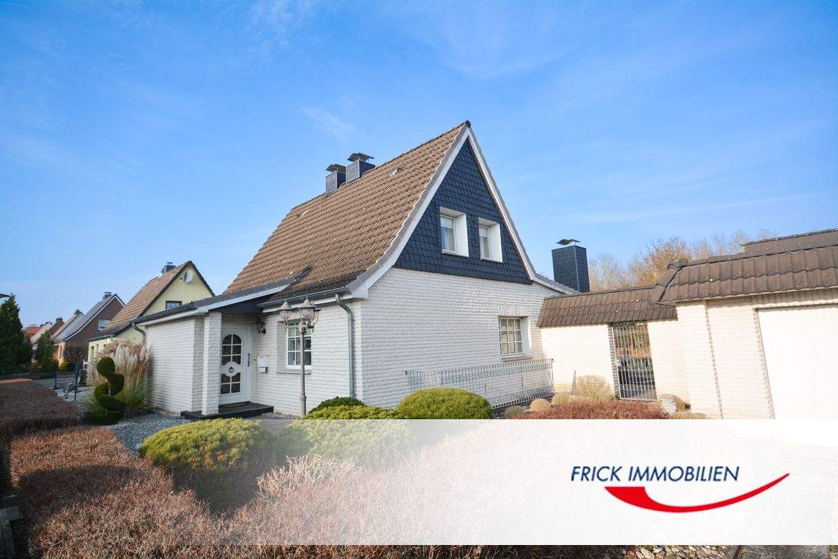 Modernisiertes Einfamilienhaus mit Garage, Garten und Teilkeller