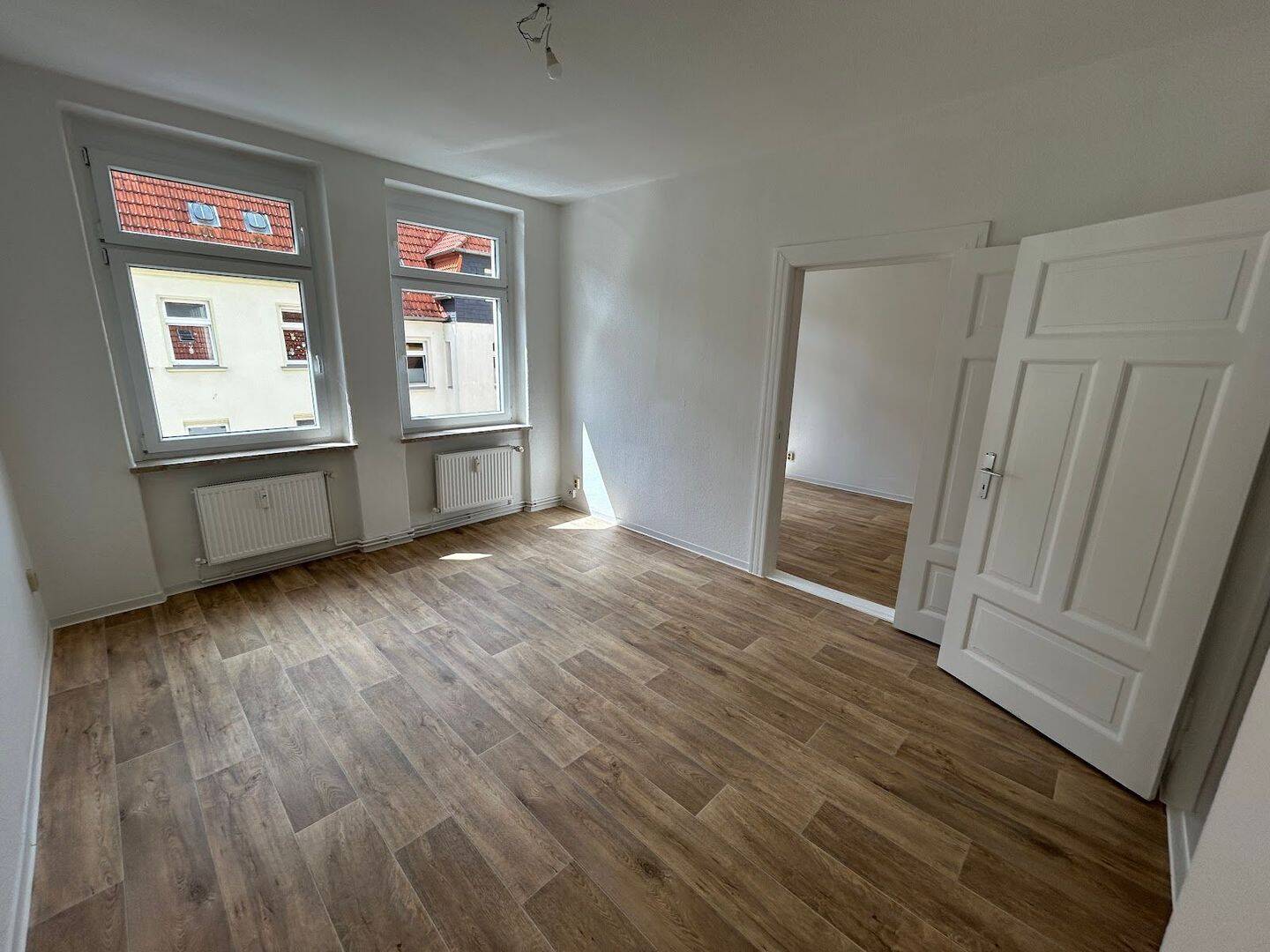 Frisch renovierte 2-Zimmer-Wohnung mit Balkon!