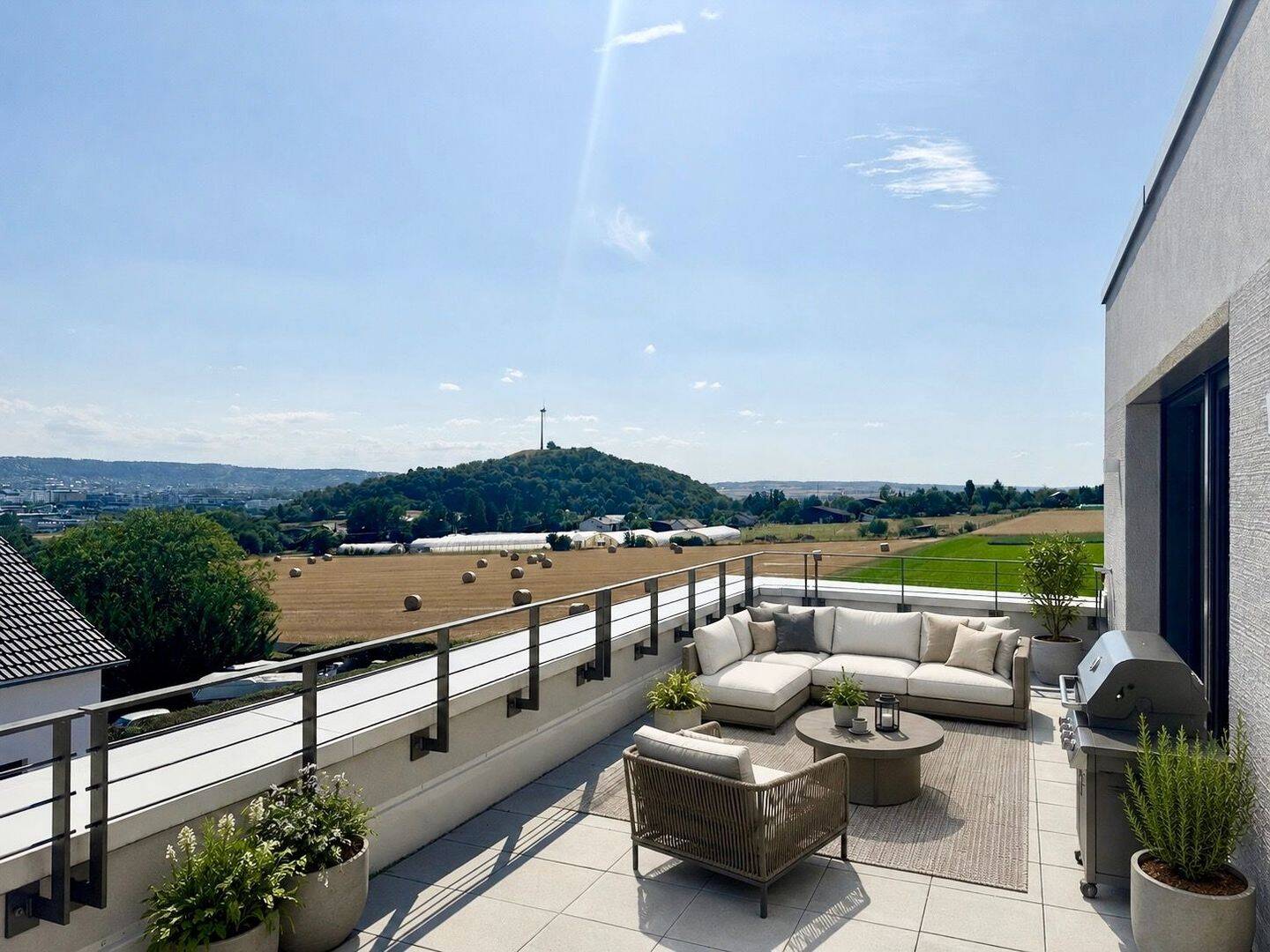 Sonnen Sie sich im Glanz Ihrer Träume. 3- Zimmer Penthouse Wohnung mit toller Aussicht.