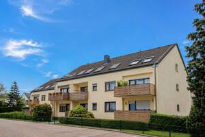 Lichtdurchflutete 3-Zimmer-Dachgeschosswohnung mit Stellplatz in Friedrichsdorf – 61381 Friedrichsdorf – Vorschaubild 1