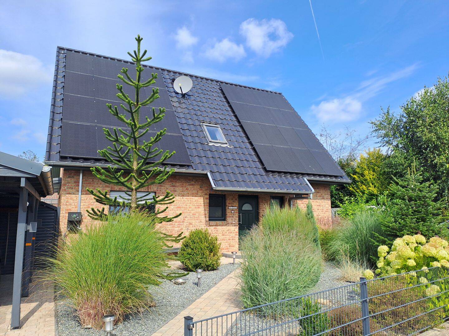 hochwertiges 4-Zimmer-Einfamilienhaus (KfW 70) mit PV-Anlage, Außenpool und Doppelcarport – Apensen – Vorschaubild 3