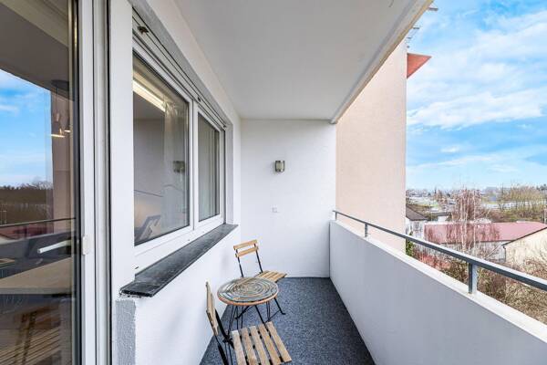 PROVISIONSFREI: Renovierte 3-Zimmer-Wohnung mit Balkon, Domblick, Aufzug und Garage.