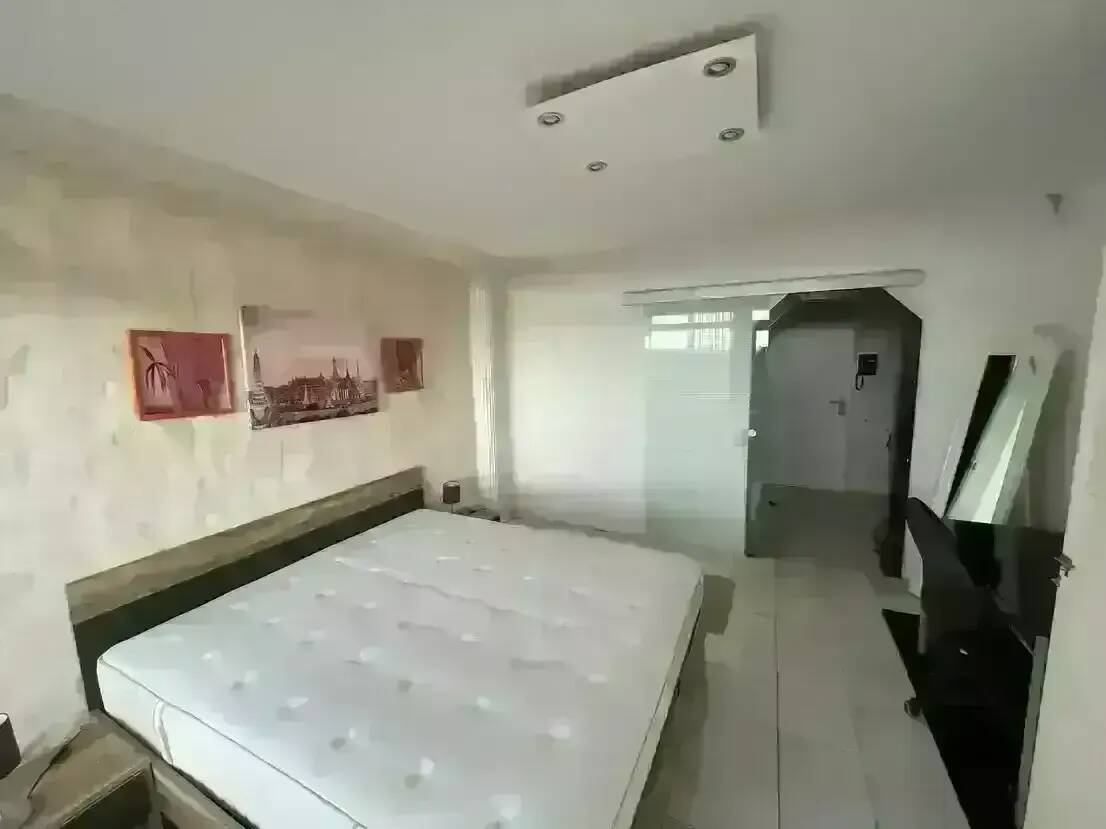 Vollmöblierte 3-Zimmer-Etagen- Wohnung inkl. Einbauküche, Balkon und PKW Tiefgaragenstellplatz in einem gepflegtem Hochhaus samt Fernblick – Köln – Vorschaubild 5