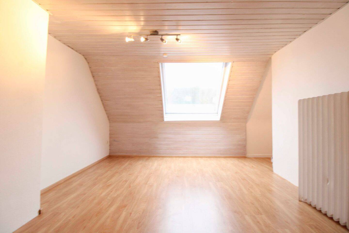 Charmantes Reihenmittelhaus mit moderner Einbauküche und kleinem Garten im Fasanenhof – Kassel – Vorschaubild 4