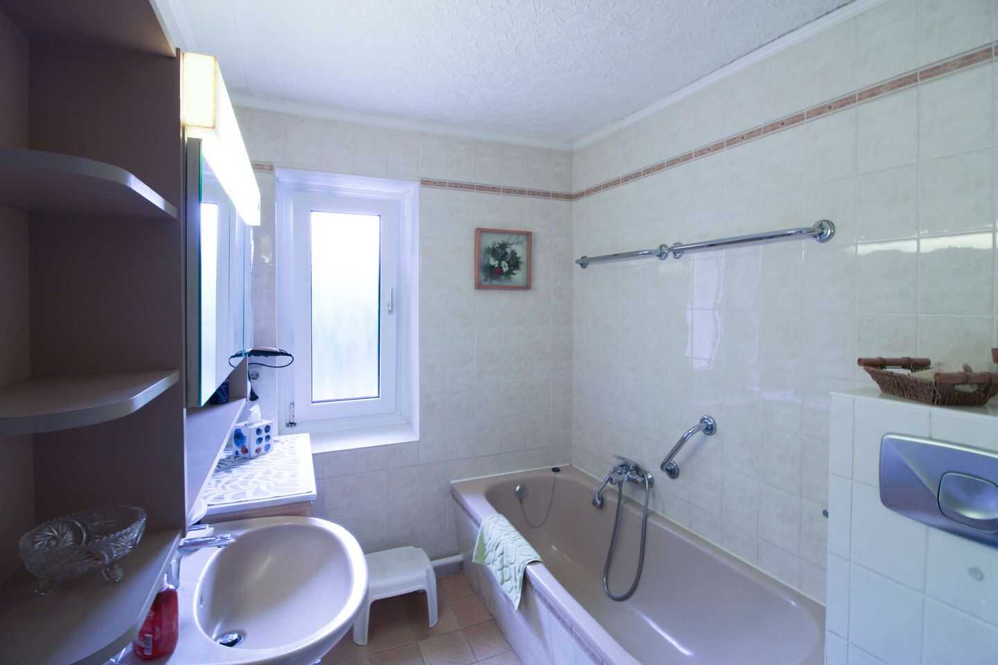 Einziehen und entspannen: Einfamilienhaus mit Ferienwohnung, Gewerbefläche und gepflegtem Garten – Garz/Rügen – Vorschaubild 8