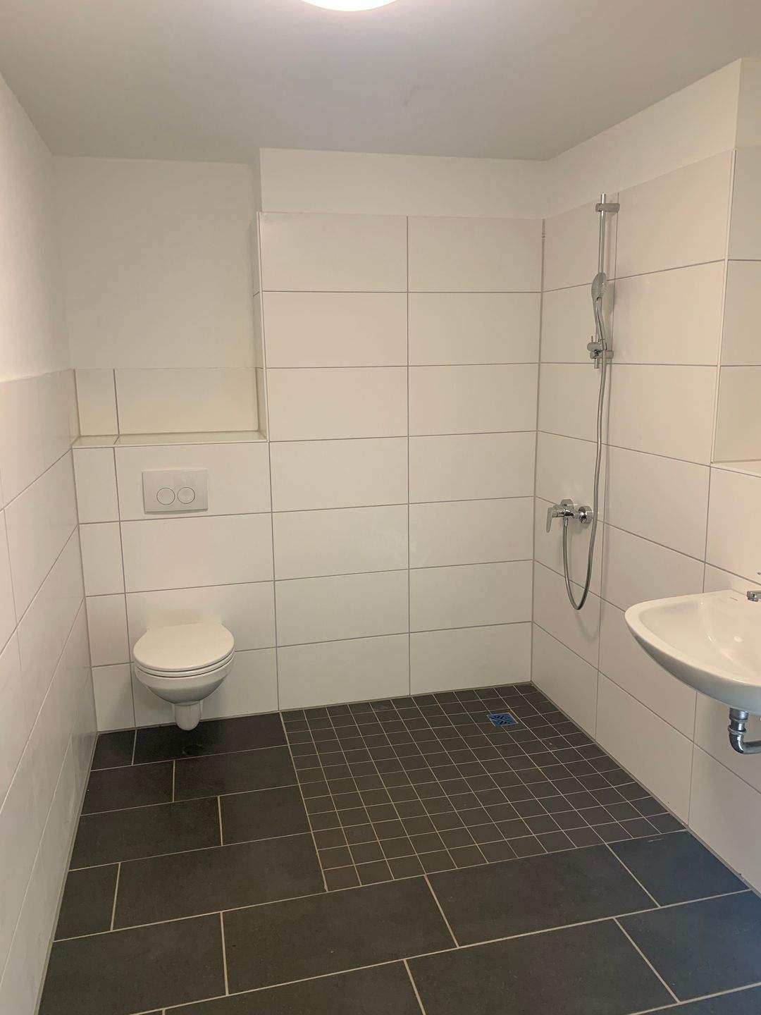 Neubauerstbezug: 2-Zimmer-Wohnung für 1 Person **Wohnberechtigungsschein erforderlich** – Kiel – Vorschaubild 3