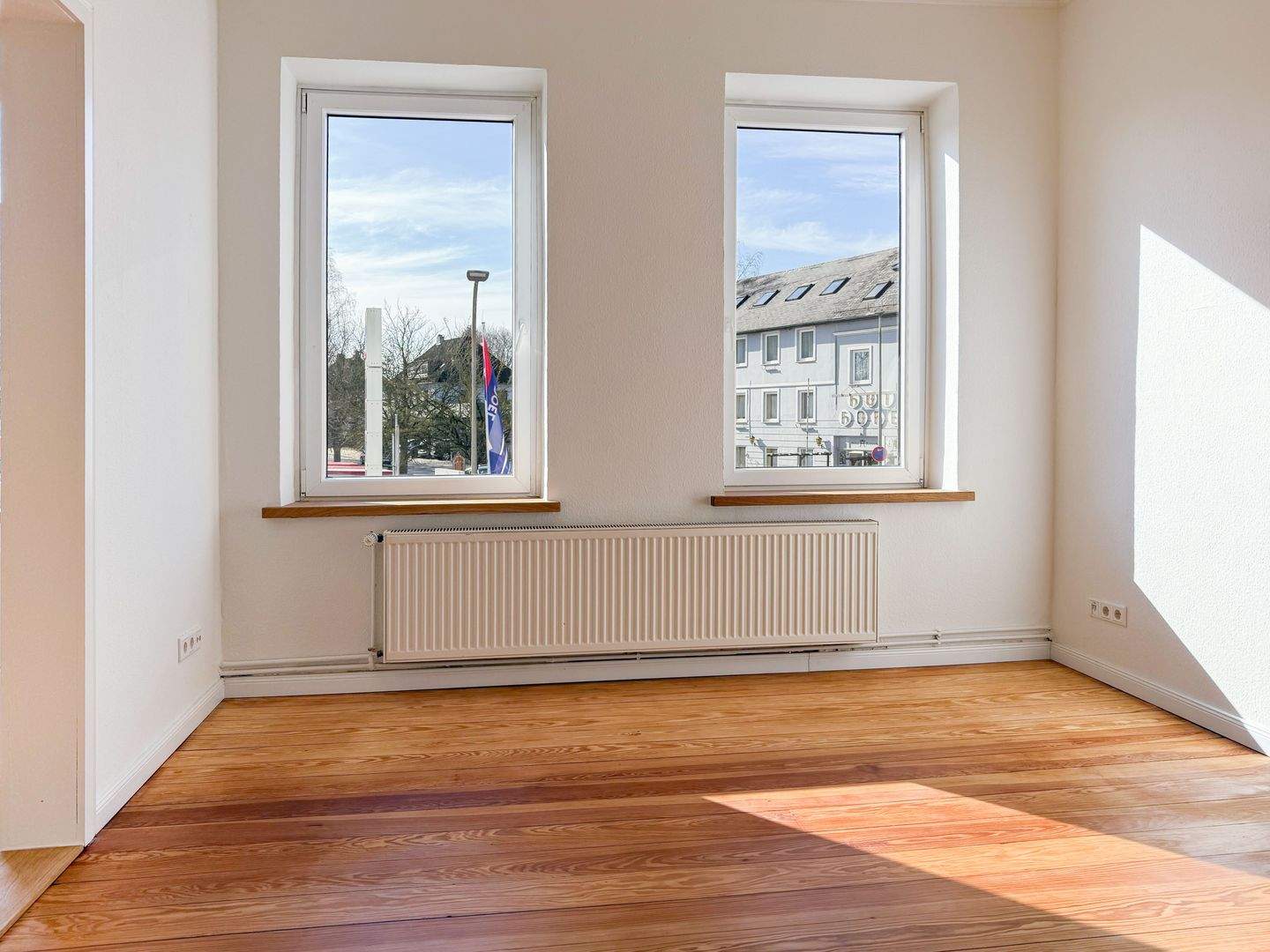 Lichtdurchflutete 4,5-Zimmer-Wohnung | Hochwertig kernsaniert | Echtholzböden | Massivholzküche | Walk-In Dusche - WG geeignet – Schleswig – Vorschaubild 7