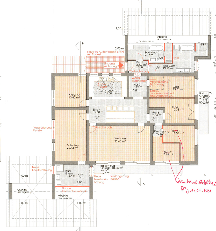 Frisch renoviertes Mehrfamilienhaus: 2 Wohnungen mit 16 Zimmern, 10 Bädern & vielen KFZ Stellplätzen !